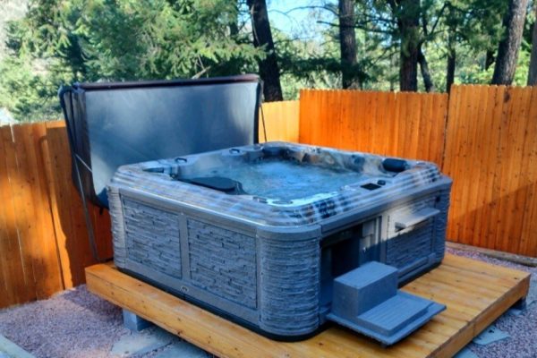 Indulge and relax in this brand new hot tub. Experience premium quality massage with 60 jets including foot massage. Enjoy conversations with loved ones while listening to your favorite tunes available with blue tooth speaker hook ups.